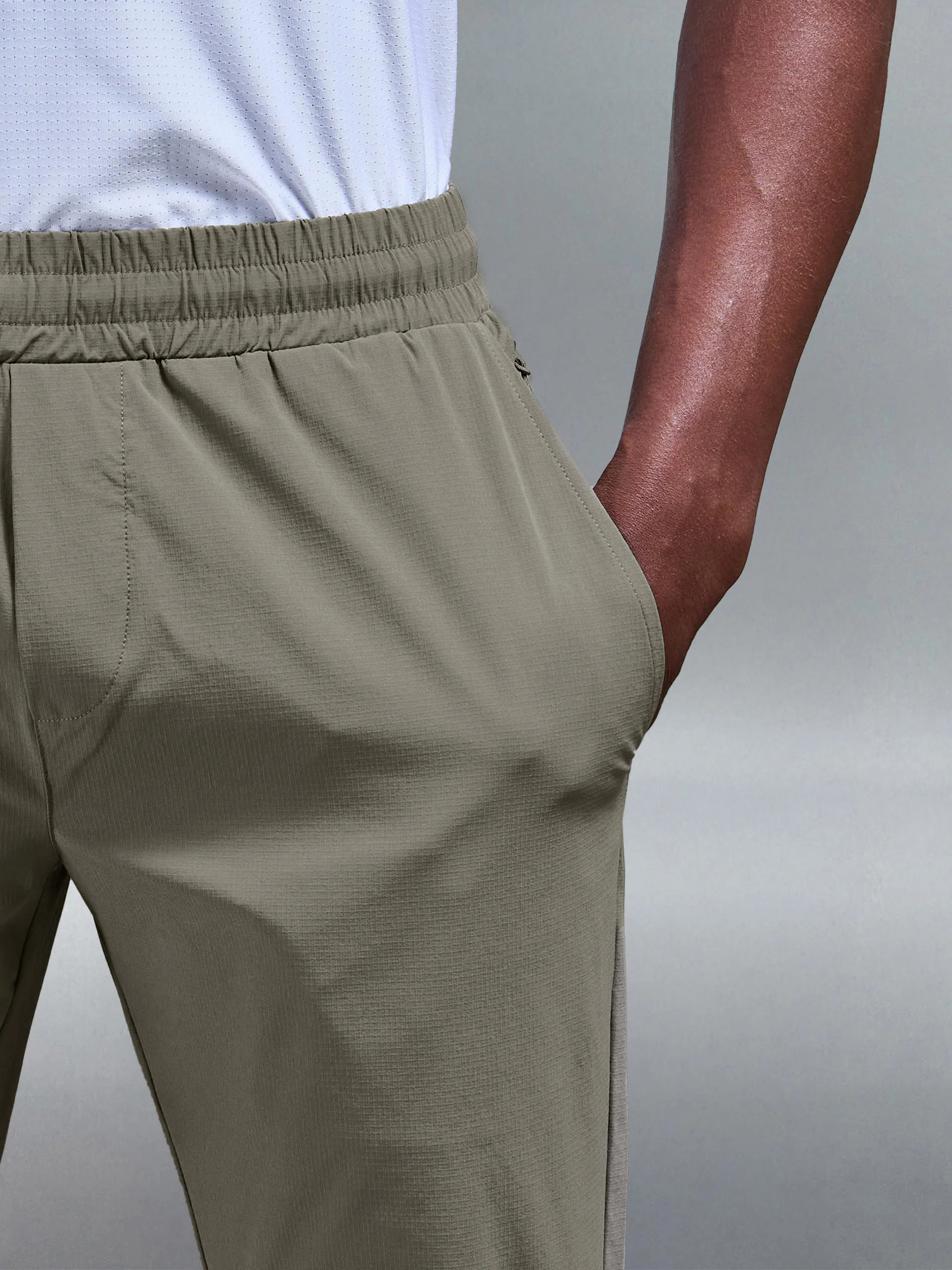 Active Technical Cuffed Trackpant in Olive - Image 5