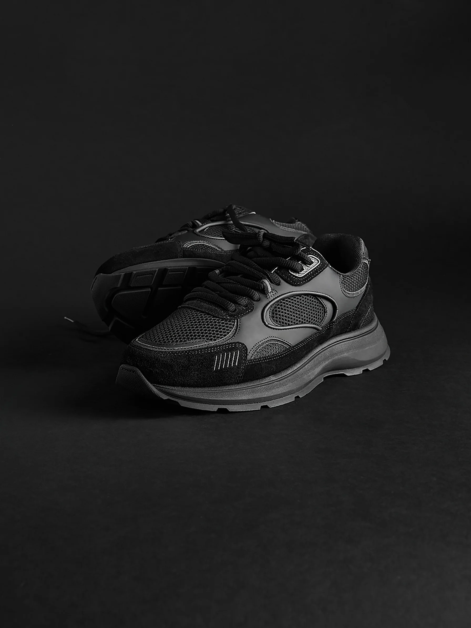Circuit Trainer in Triple Black - Image 2