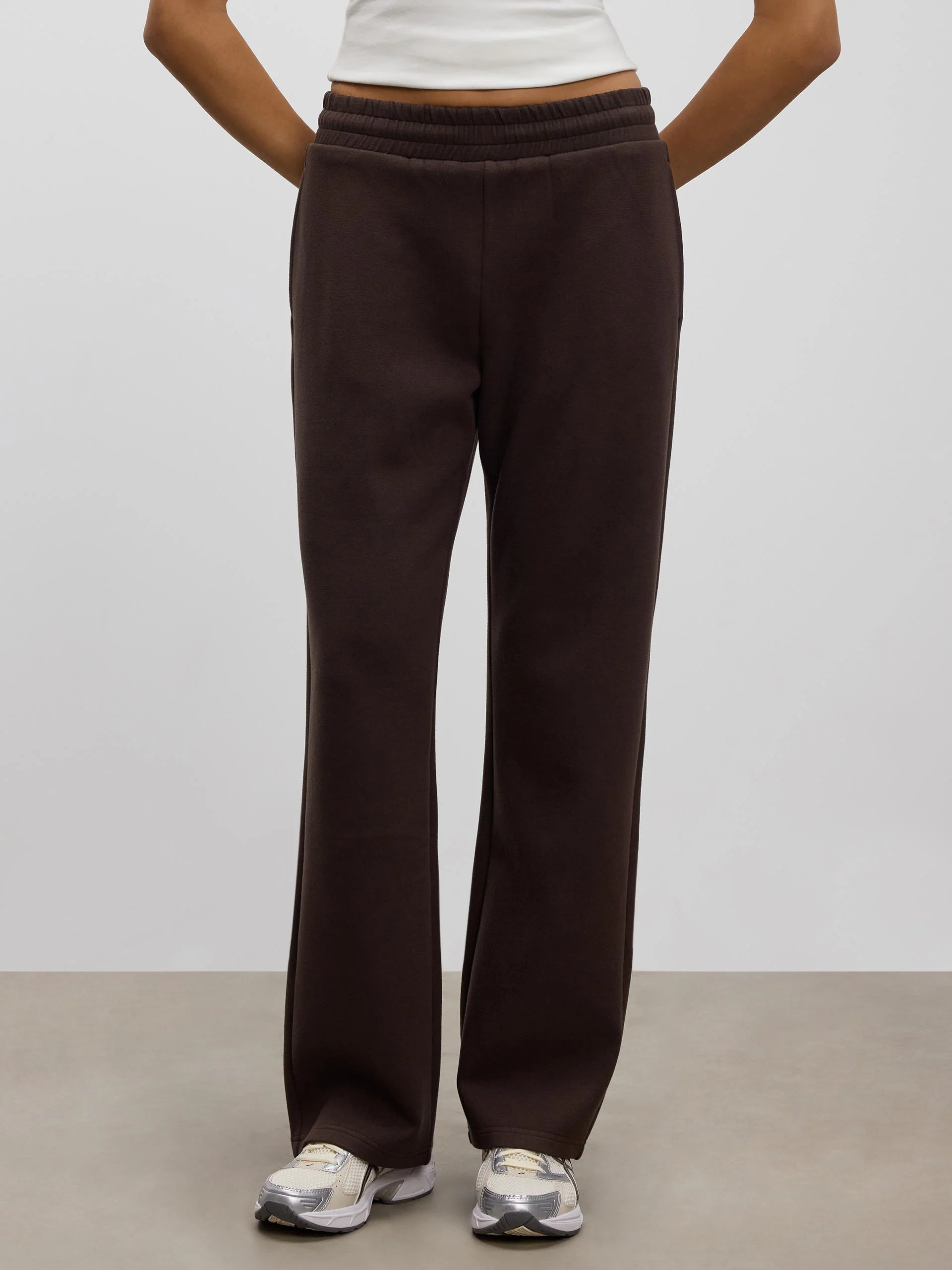 Womens Knitted Straight Leg Jogger in Brown